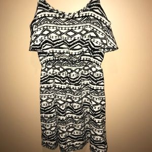 SUPER CUTE MUDD SUMMER AZTEC DRESS 😍🖤 XS